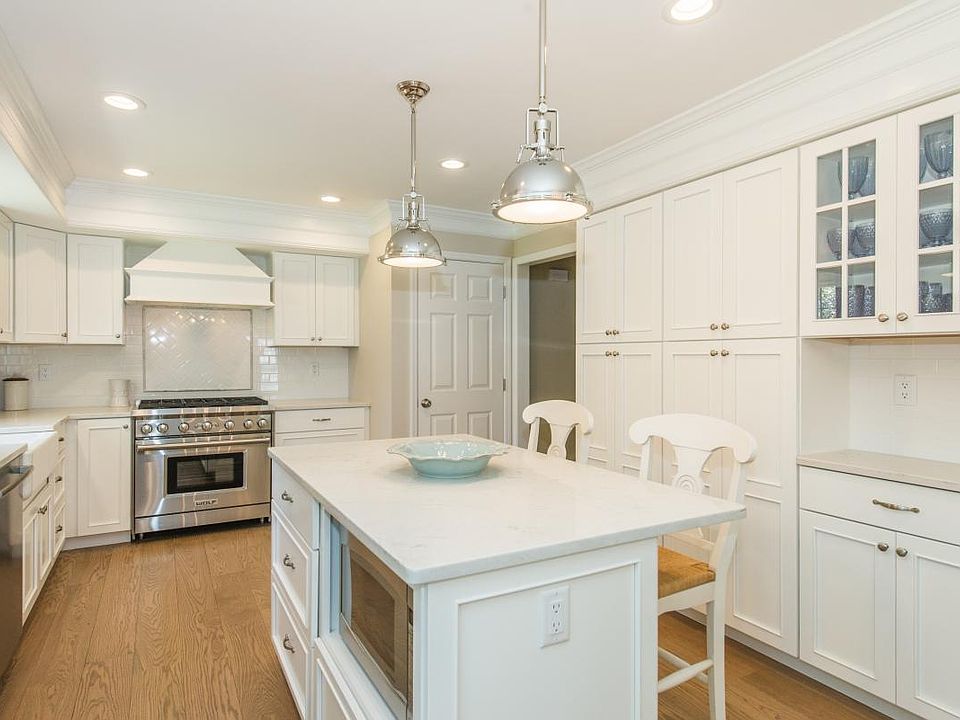 2nd image of 11 Barnstable Ct