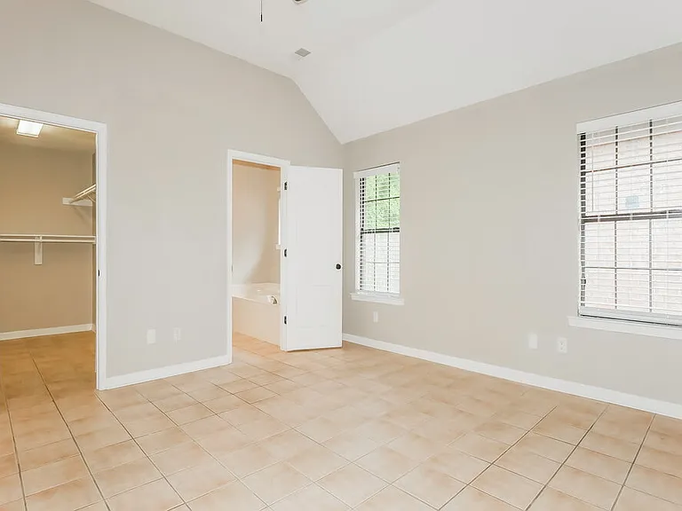 3800 Lake Village Cv — Photo 10
