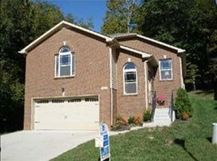 609 Hidden Valley Dr, Clarksville, TN 37040