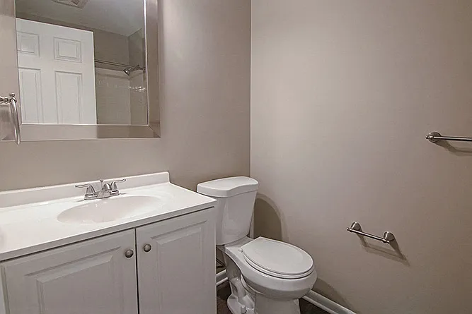 Elmwood Apartments — Photo 20