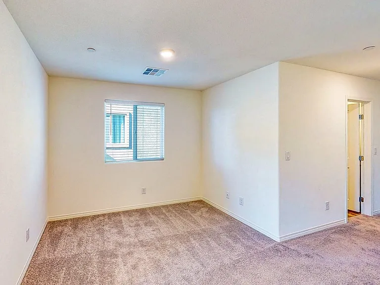 4261 Venus Falls Ave — Photo 32