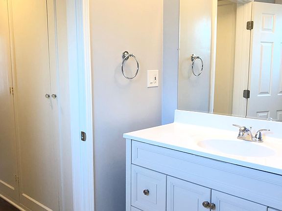 3rd image of 836 E Hermosa Dr
