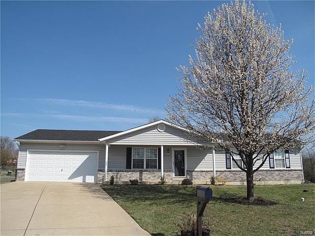 1st image of 46 Graystone Dr