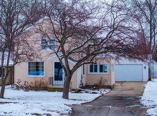 1405 Lost Dauphin Rd, De Pere, WI 54115