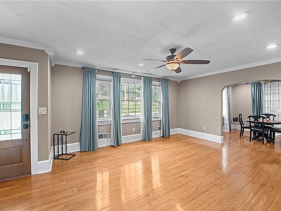 3rd image of 101 Hagood Park Dr