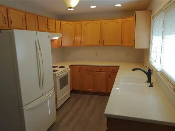 18601 E Susquehanna Rdg, Independence, MO 64056