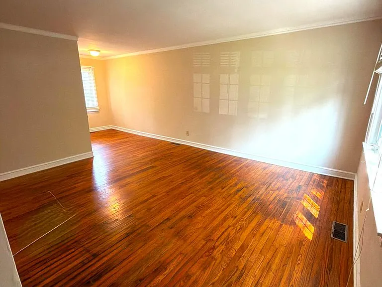1818 Jameston Dr — Photo 2