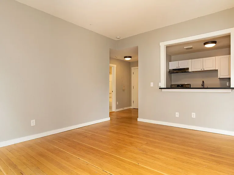 Clairemont Apartments — Photo 33