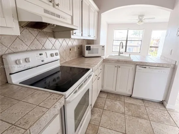 10046 Winding Lake Rd APT 204, Fort Lauderdale, FL 33351