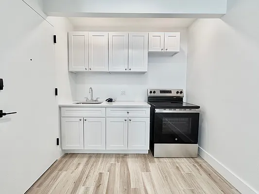 Rented by Sovereign Associates | media 18