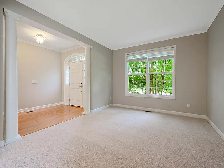 1408 Lindenberg Sq — Photo 4