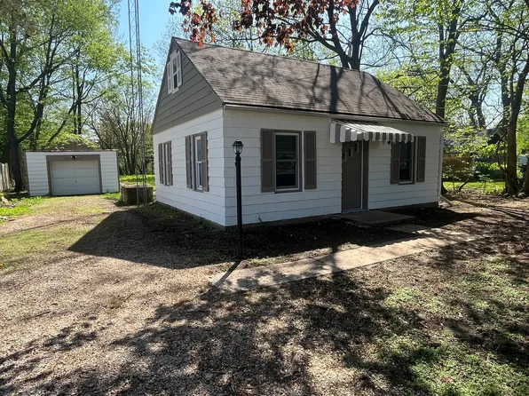 902 N Center St, Plano, IL 60545