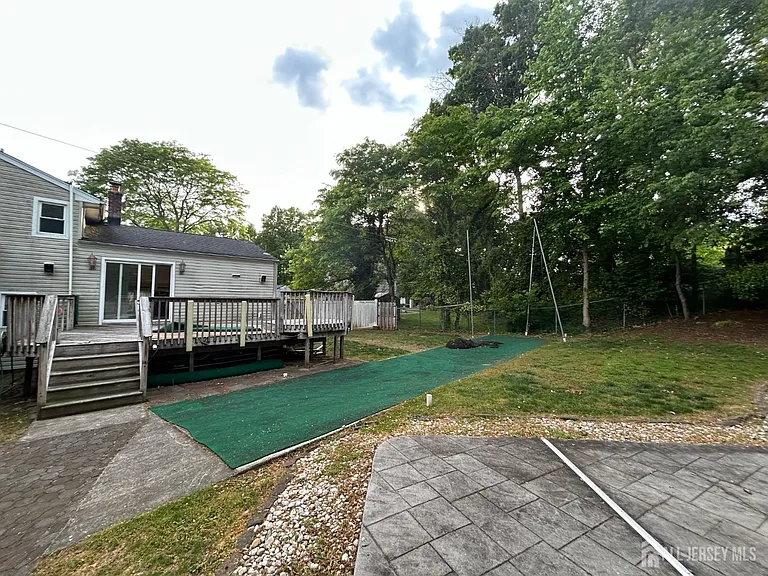 8 Julie Dr — Photo 28