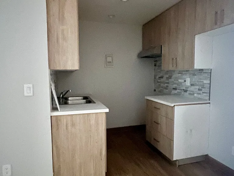 1108 W 110th St — Photo 3