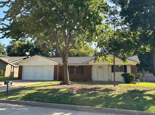 1215 Cozby St S, Benbrook, TX 76126