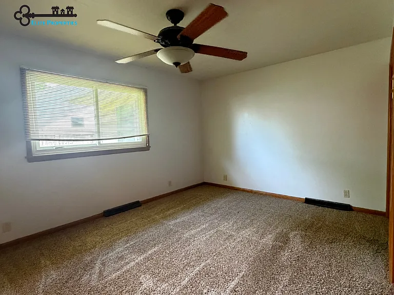 310 W Wishart St — Photo 11