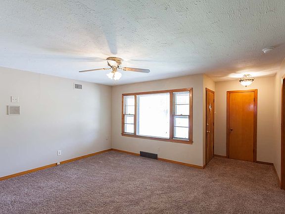 4th image of 3062 S Millwood Ave