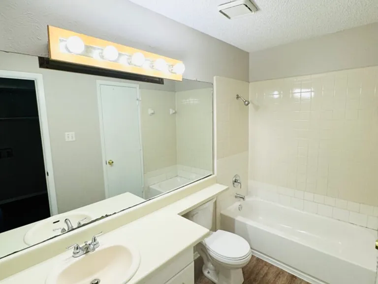821 Colchester Dr — Photo 7