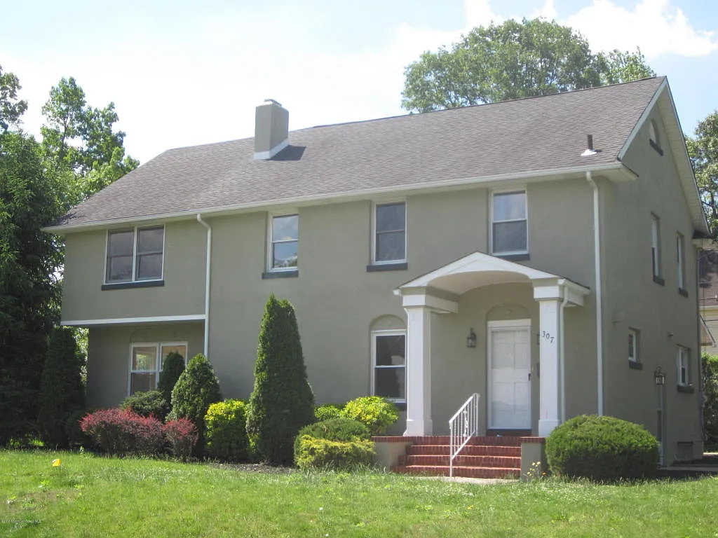 307 Lakeview Ave photo 1