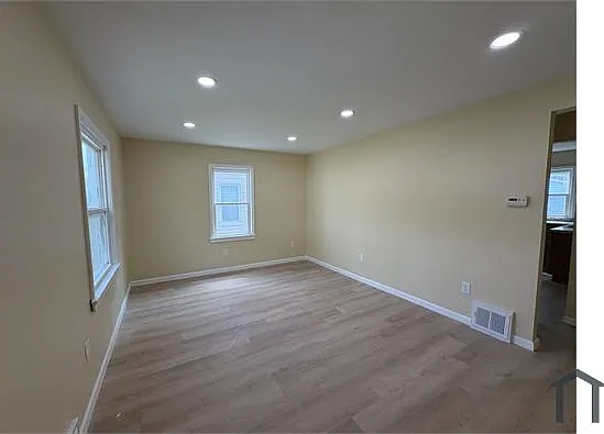 3 bed, 1147 sqft, $2,100 — Photo 3