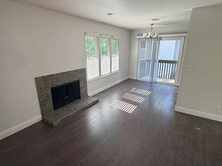 1920 Camino Verde #C — Photo 4