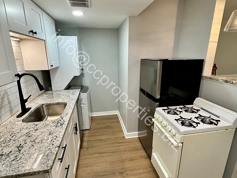 269 S Monroe Ave #C — Photo 4