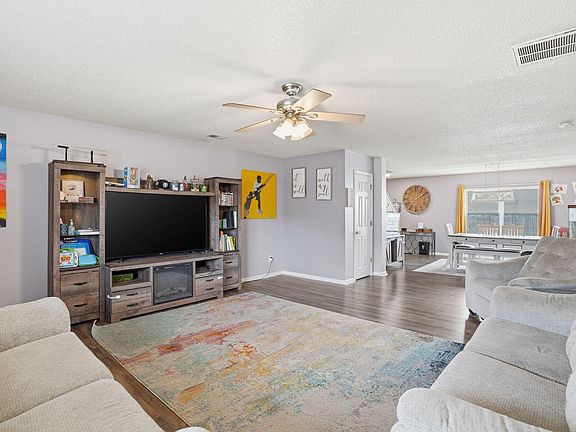 3rd image of 4004 Carolina Bay Dr