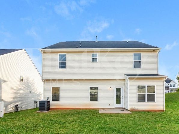 2516 Meadow Crossing Dr, Dallas, NC 28034