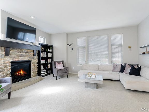 4th image of 2024 25th Ave NE
