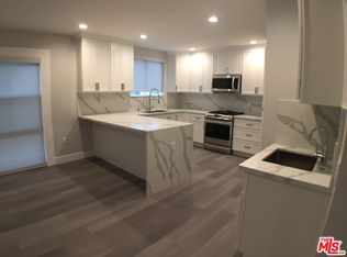 156 N Arnaz Dr, Beverly Hills, CA 90211