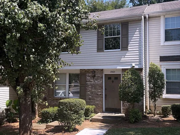 1365 Maple Shade Ln, Charlotte, NC 28270
