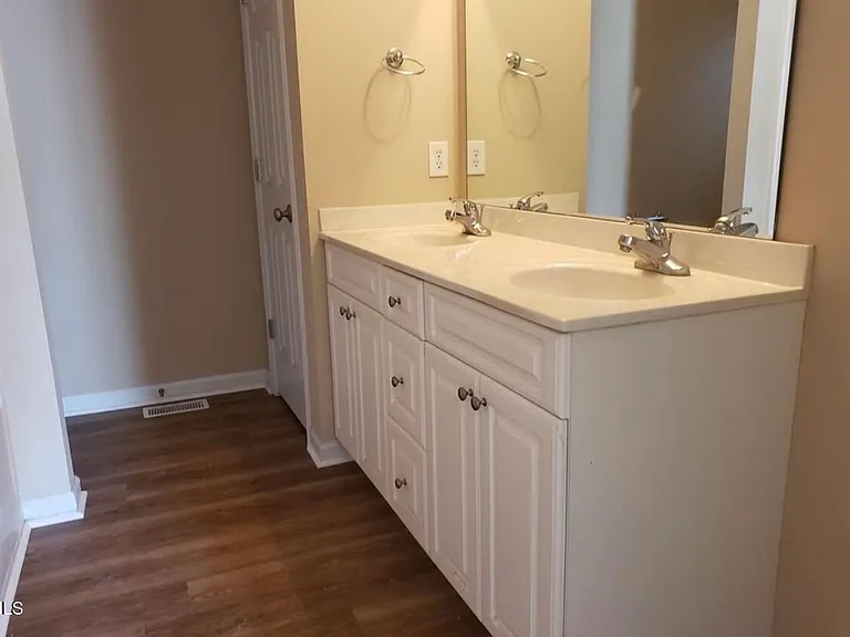 313 Opal Ln — Photo 8