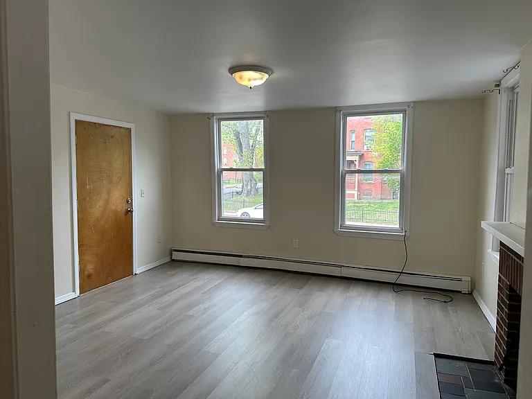 596 Zion St — Photo 10