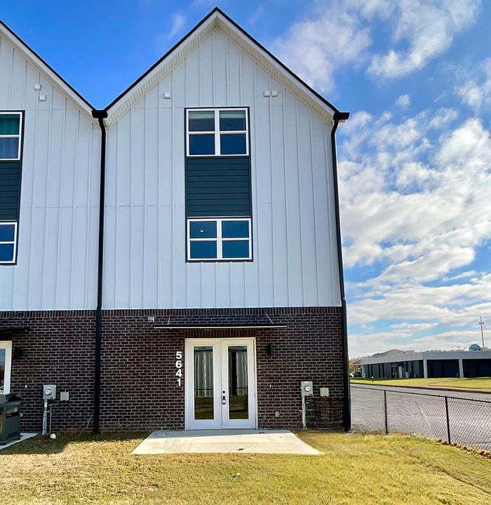 1st image of 5641 Sofias Cir