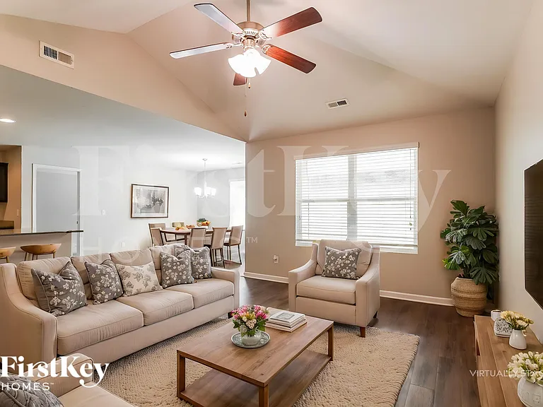 4631 Woodford Cir — Photo 4