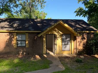 1611 Oak Brook Dr, Jackson, MS 39212