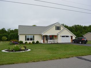 25 Fieldstone Dr, Oakland, ME 04963