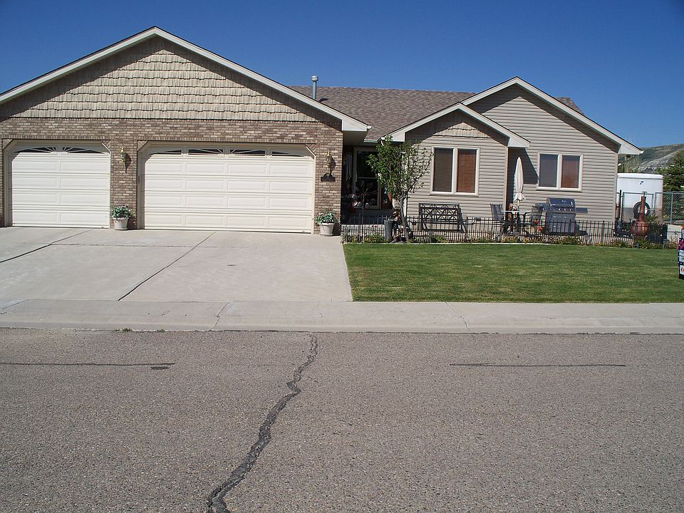 1st image of 11 Fairway Dr
