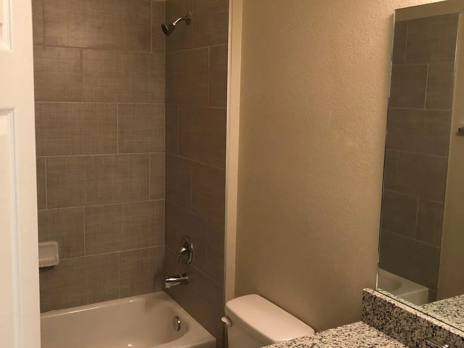 3 bed, 1300 sqft, $1,600 — Photo 2