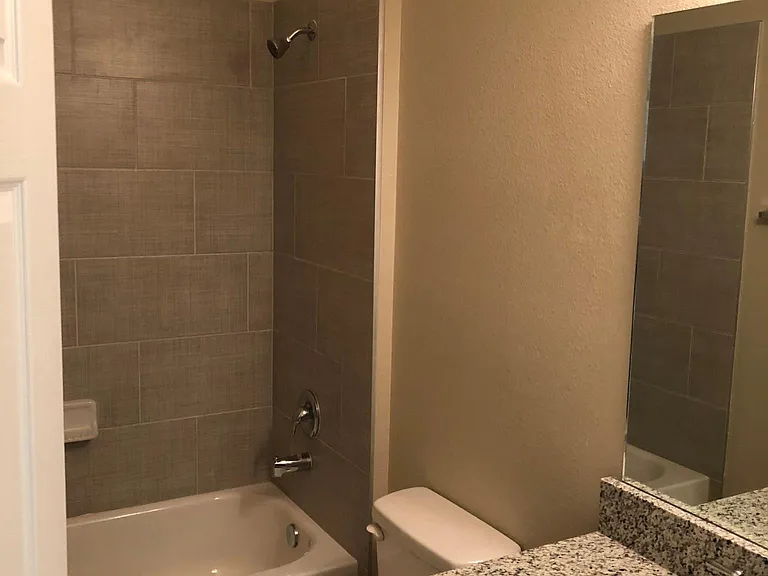 315 Clermont Dr — Photo 2
