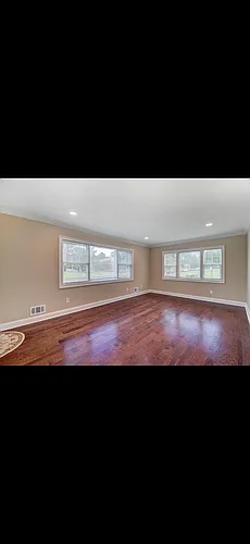 10 Stanford Dr Photo 1