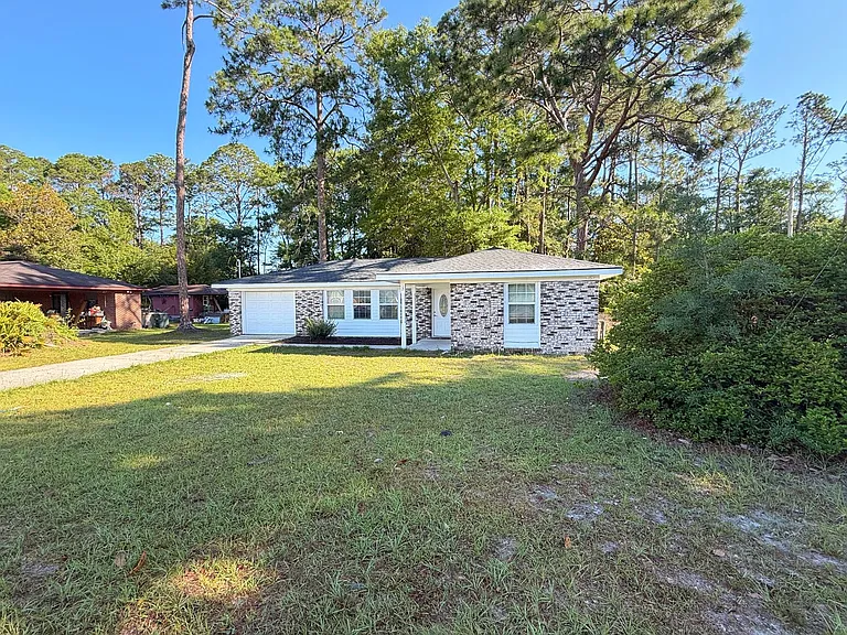 521 Azalea St — Photo 3