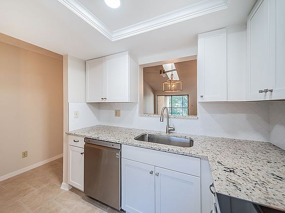 4th image of 3155 Landmark Dr APT 324
