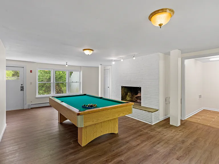 2355 Shepard Ave — Photo 21