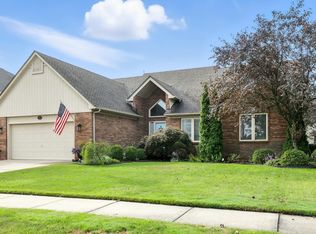18960 Sandhurst Dr, Clinton Township, MI 48038