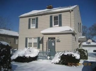 7585 Wood Ave, Center Line, MI 48015