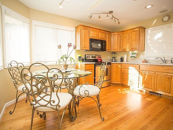 2nd image of 2836 Leslie Ct