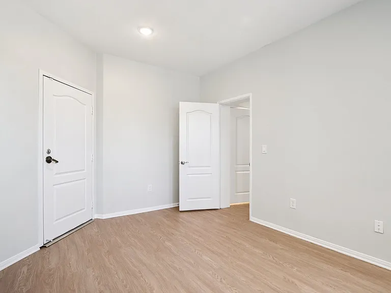 2245 Beverly Glen — Photo 23