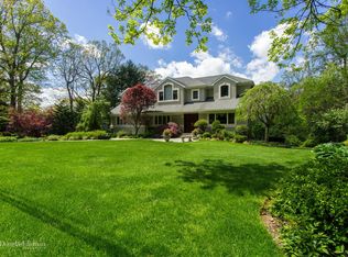 6 Cypress Dr, Woodbury, NY 11797