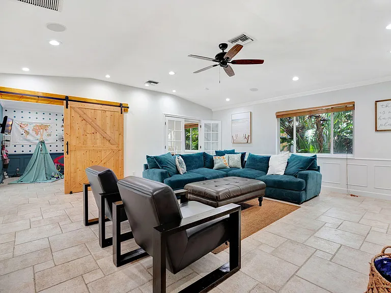 2436 Holly Ln NE — Photo 9